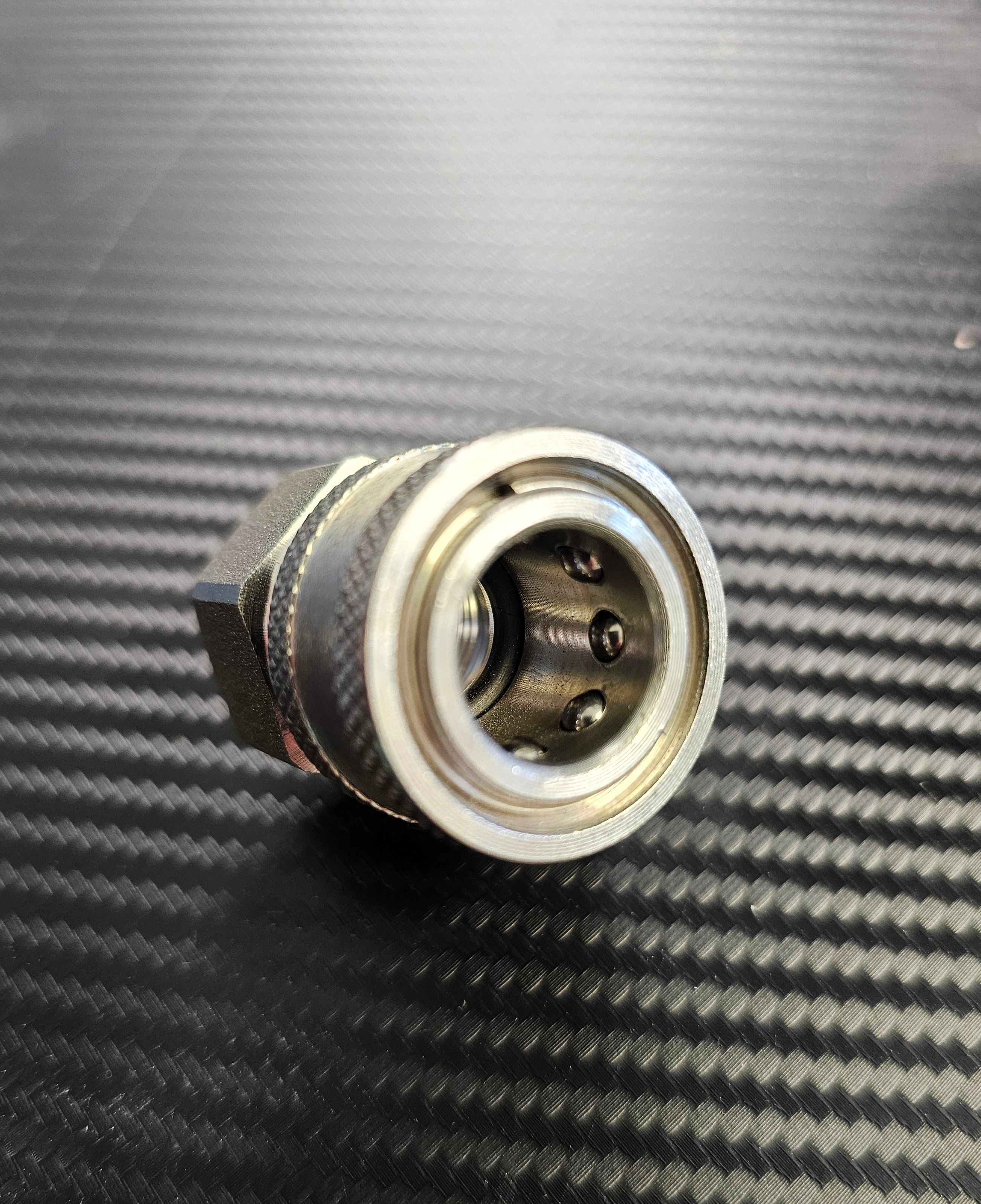 a male coupler quick connect standing up